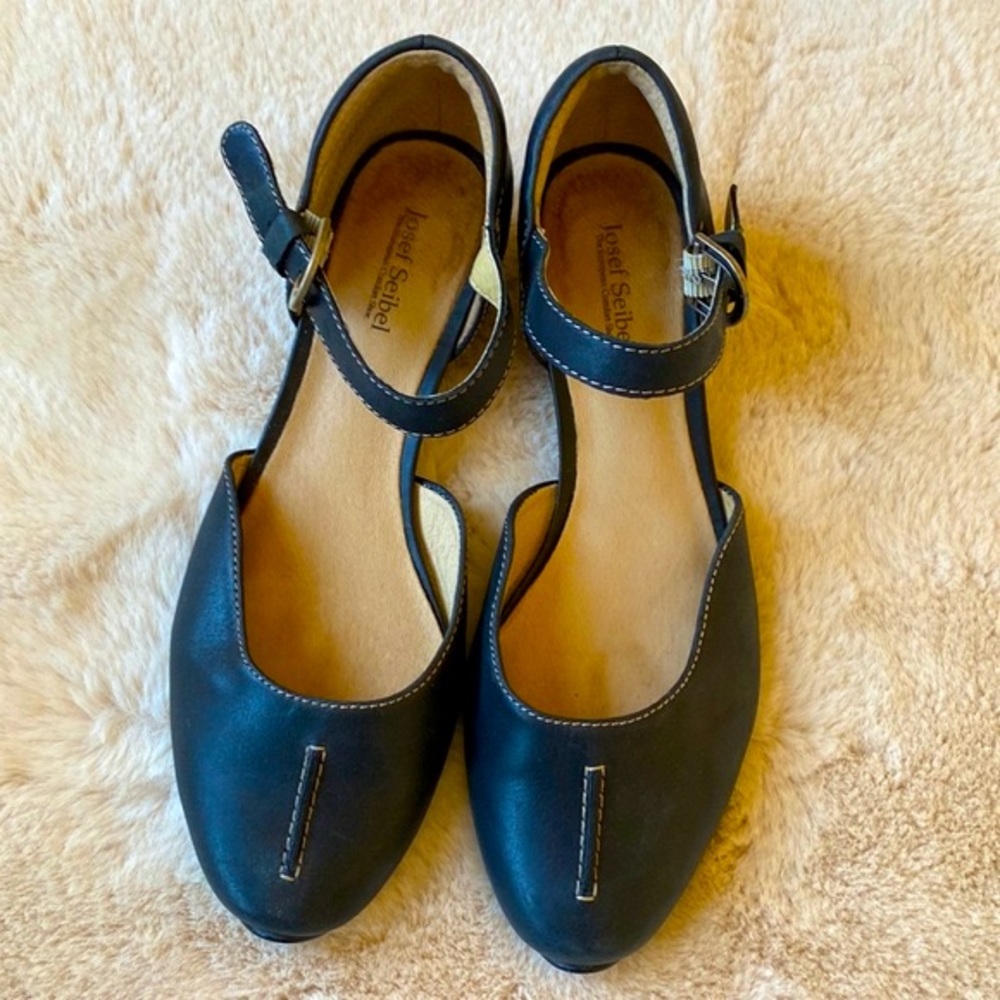 Josef Seibel Navy Mary Jane’s 38